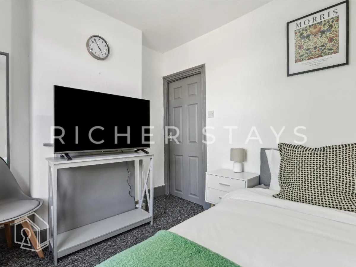 Image 5 of East LDN Guest Rooms and Amenities