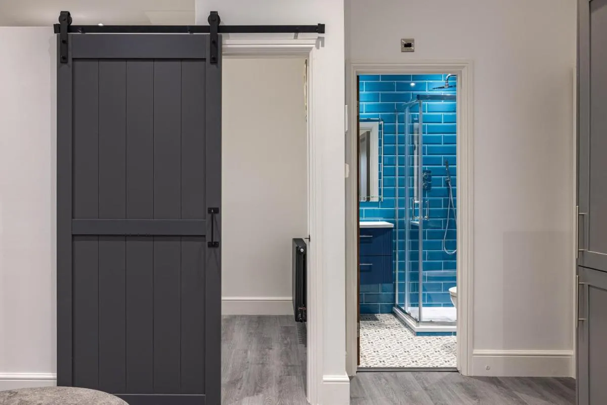 Image 3 of Edgware road apartments