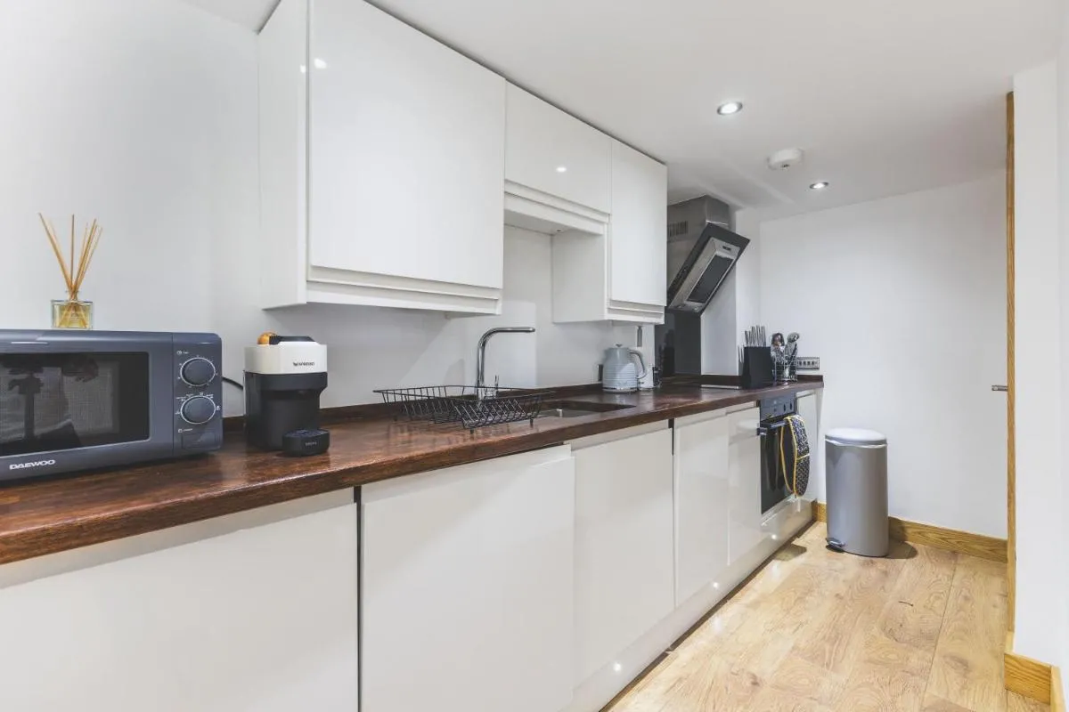 Image 4 of Elegant 1BDR Flat with Private Patio