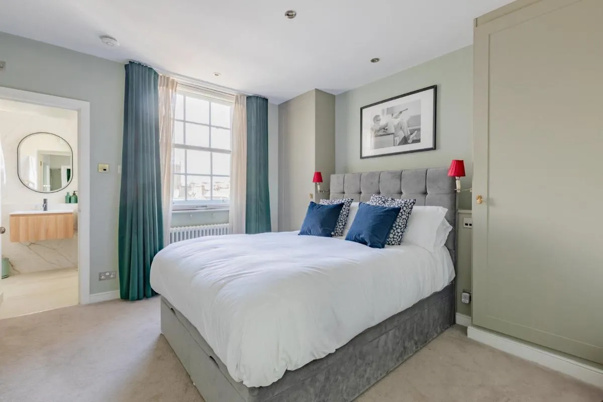 Image 3 of Elegant 1BD Flat in the Heart of Notting Hill!