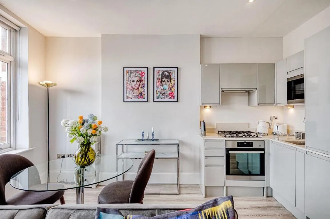 Image 4 of Elegant 1 bed apartment- Hampstead Village