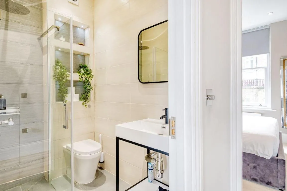 Image 3 of Elegant 1 bed apartment- Hampstead Village