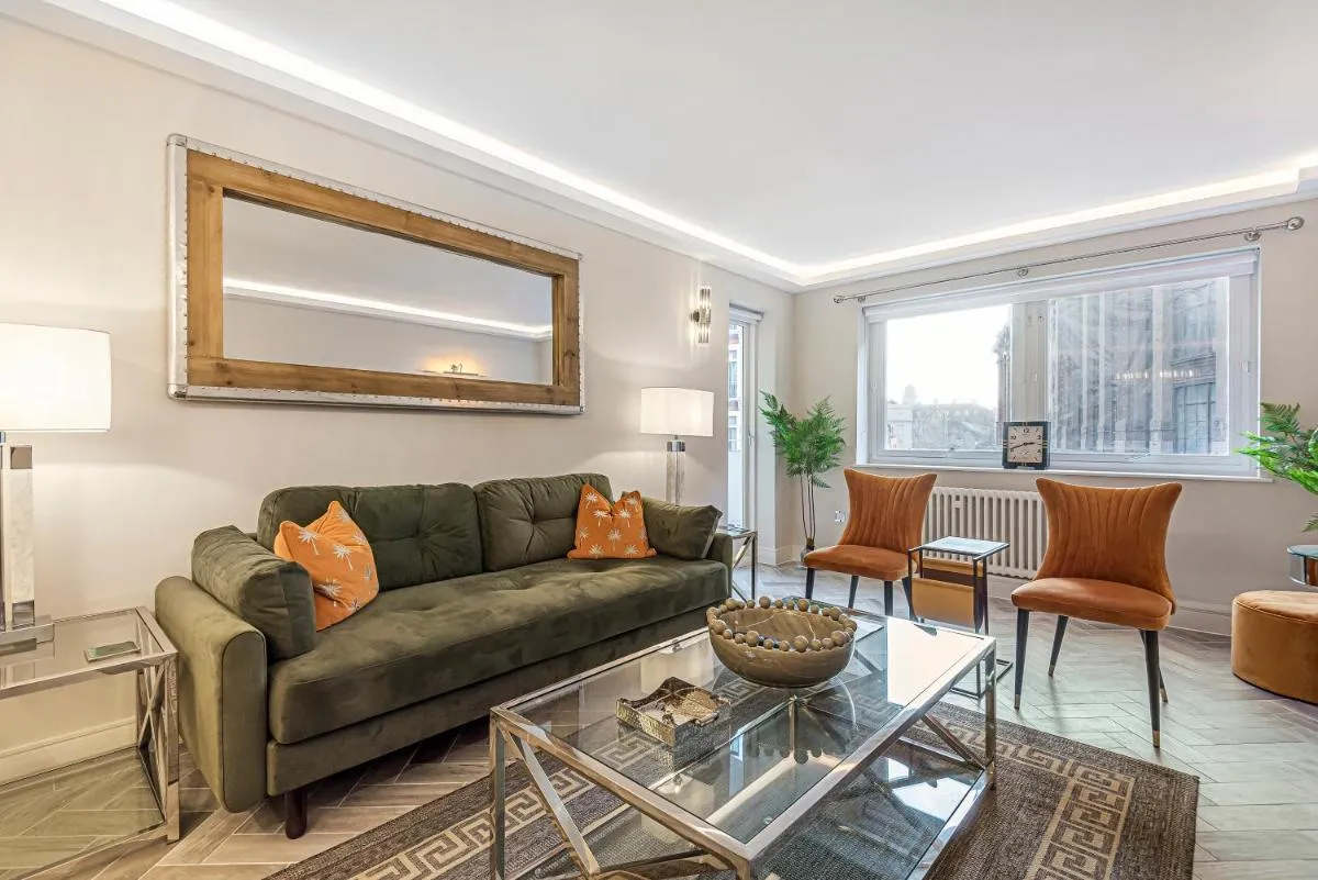 Image 3 of Elegant 2BD Knightsbridge Retreat Steps from Harrods
