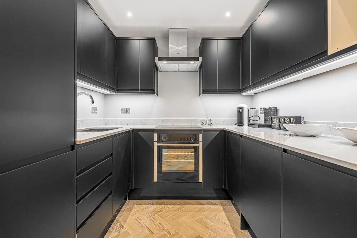 Image 4 of Elegant 2BD Knightsbridge Retreat Steps from Harrods