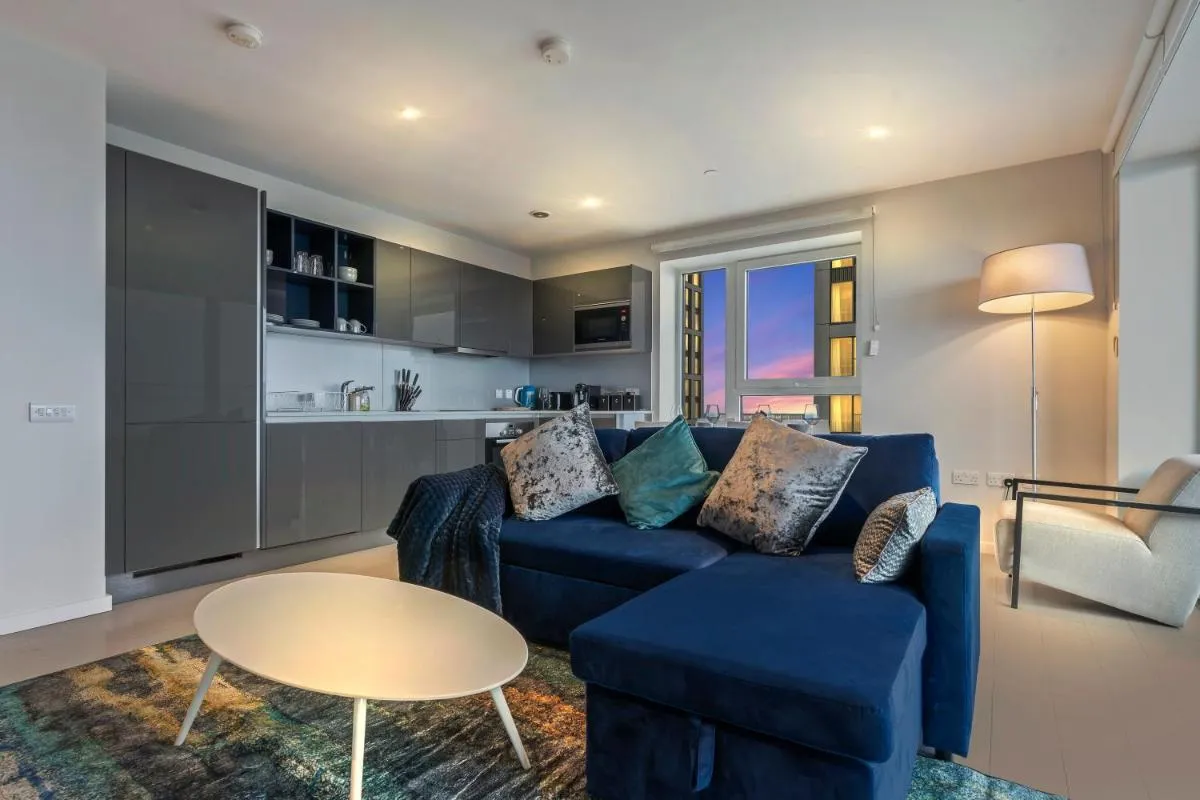 Image 4 of Elegant 2BR flat on 20th floor near many attractions