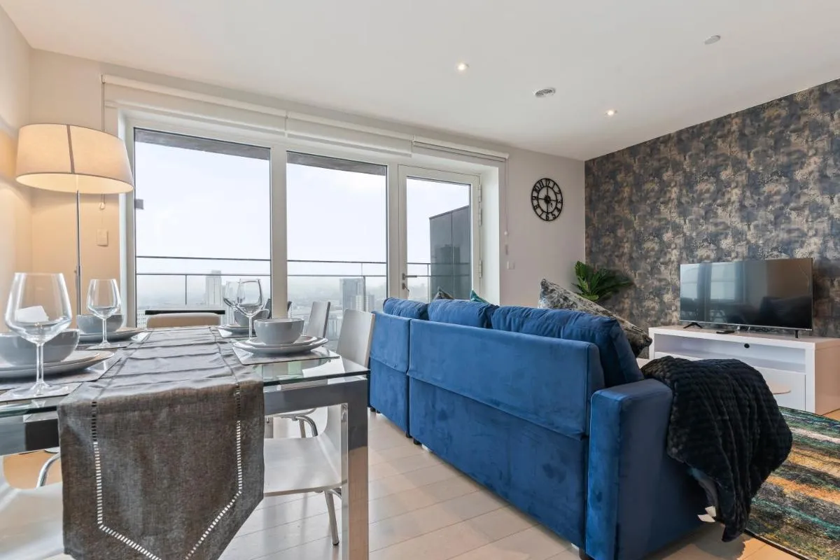 Image 5 of Elegant 2BR flat on 20th floor near many attractions