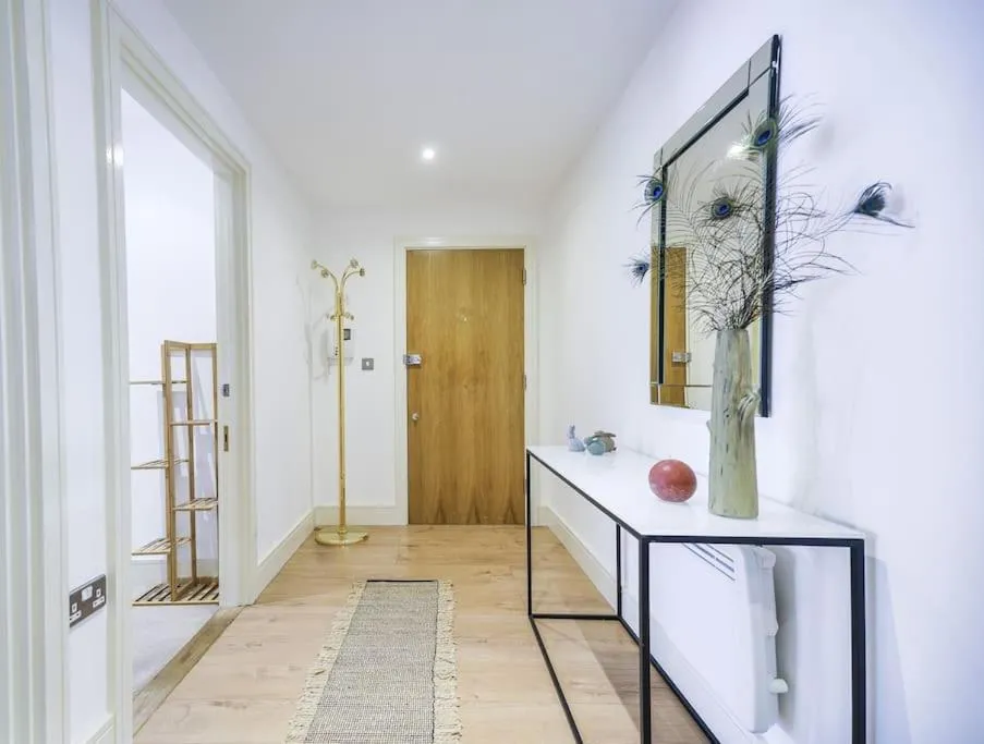 Image 3 of Elegant 2-Bedroom Apartment with Balcony