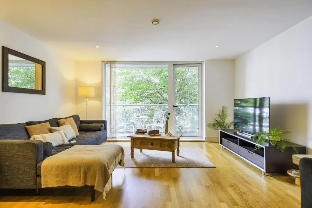 Image 5 of Elegant 2-Bedroom Apartment with Balcony