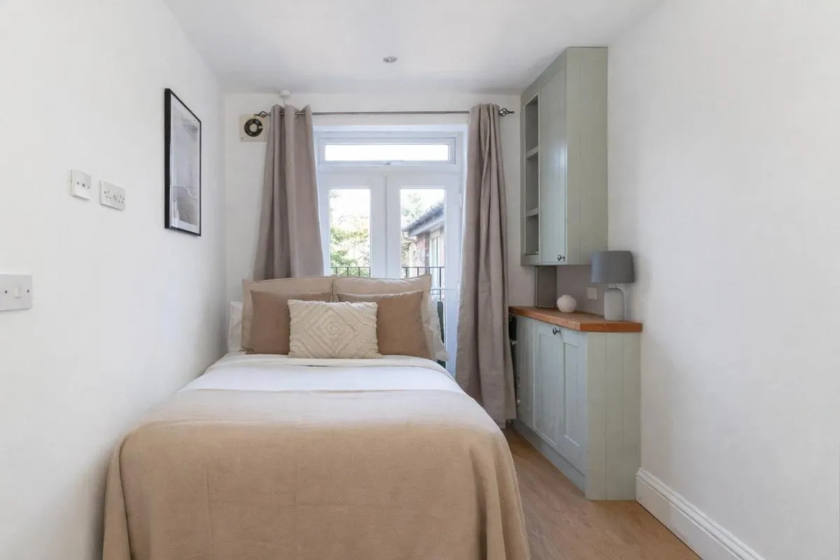 Image 3 of Elegant 2 Bed Apartment by Richmond Park