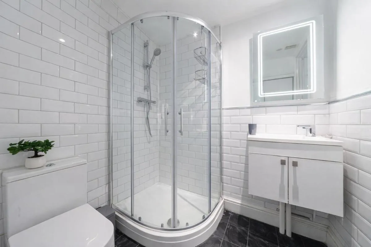 Image 4 of Elegant 2 Bed Apartment by Richmond Park
