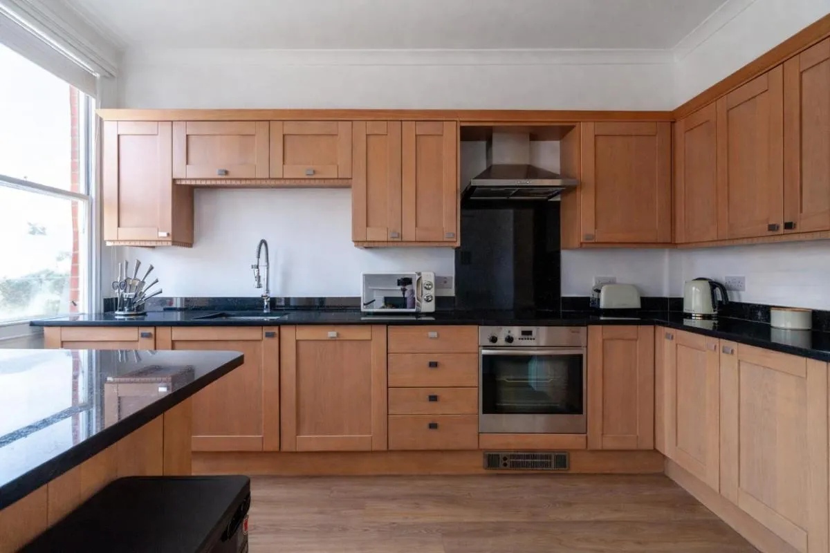 Image 5 of Elegant 2 Bed Apartment by Richmond Park
