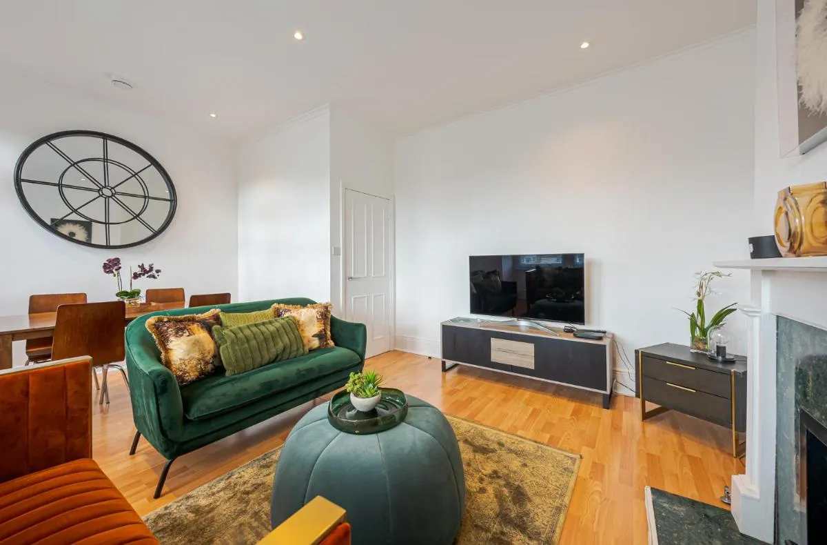 Image 5 of Elegant 3BD Home Stylish & Spacious