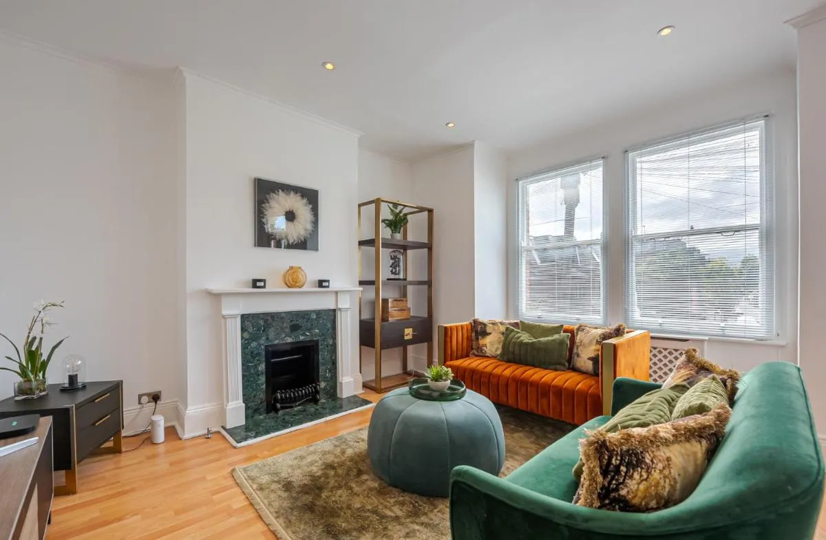 Image 4 of Elegant 3BD Home Stylish & Spacious