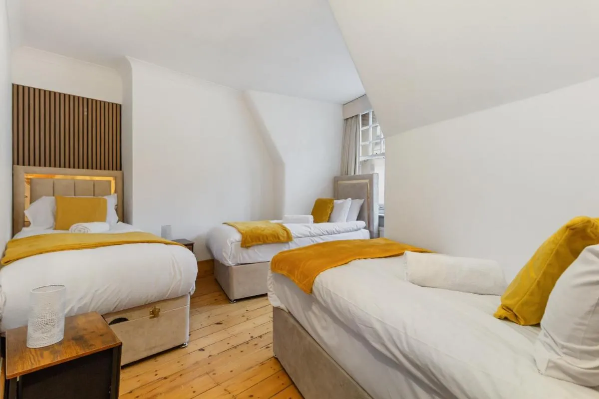 Image 2 of Elegant 3-Bedroom Apartment in the Heart of Piccadilly Circus No Lift- 4GL