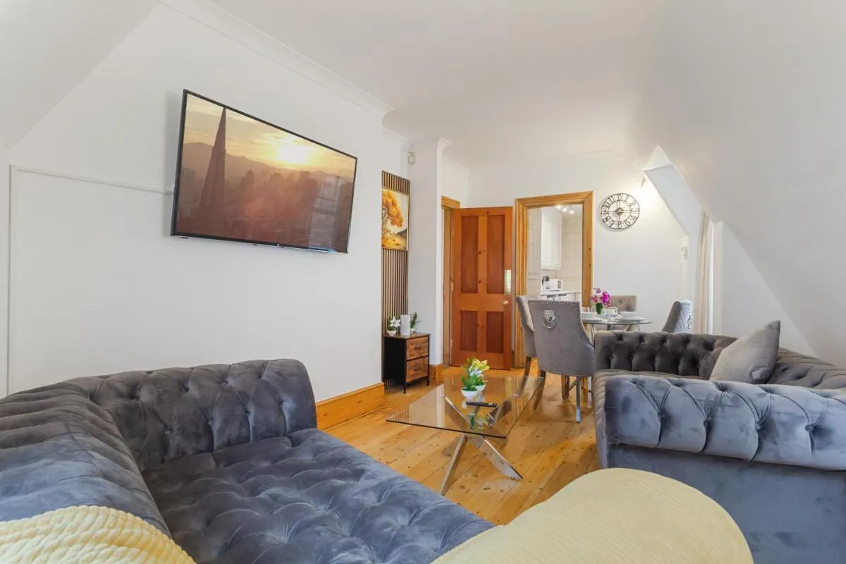 Image 5 of Elegant 3-Bedroom Apartment in the Heart of Piccadilly Circus No Lift- 4GL