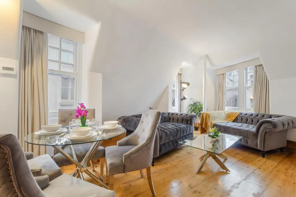 Elegant 3-Bedroom Apartment in the Heart of Piccadilly Circus No Lift- 4GL