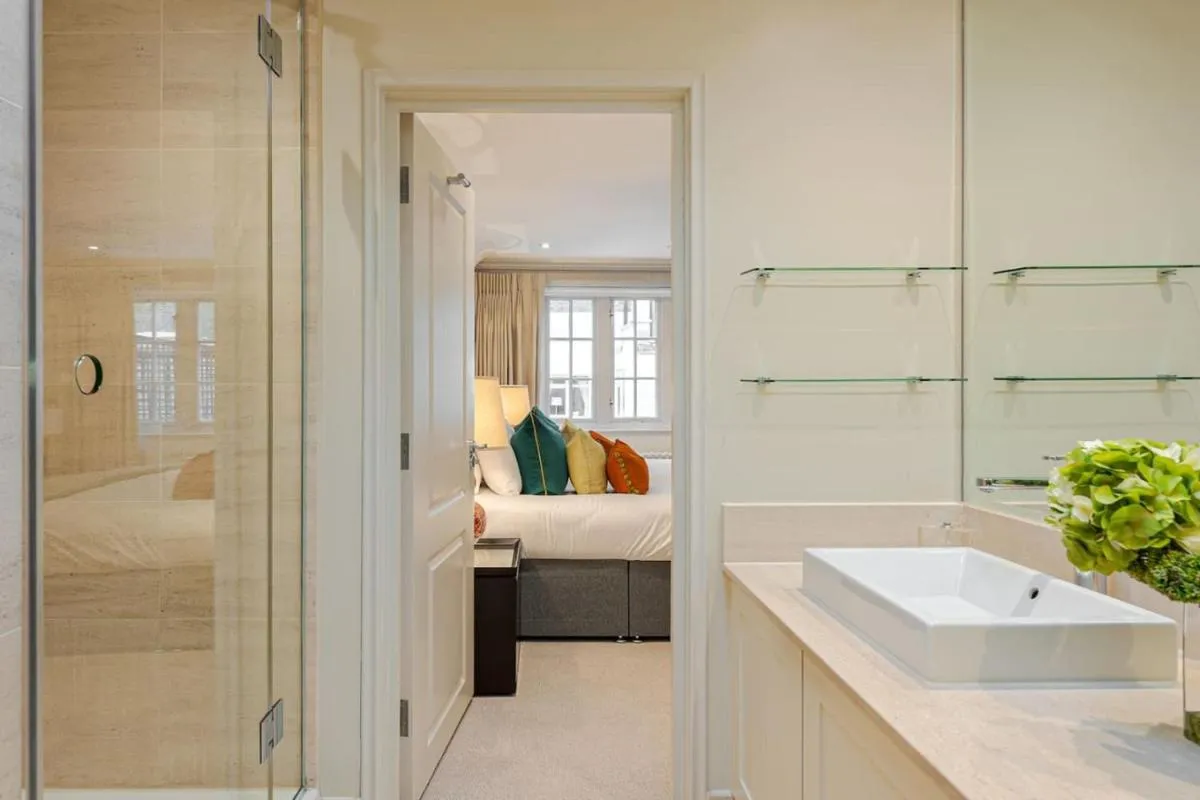 Image 3 of Elegant 3-Bedroom London Residence in Prestigious Belgravia