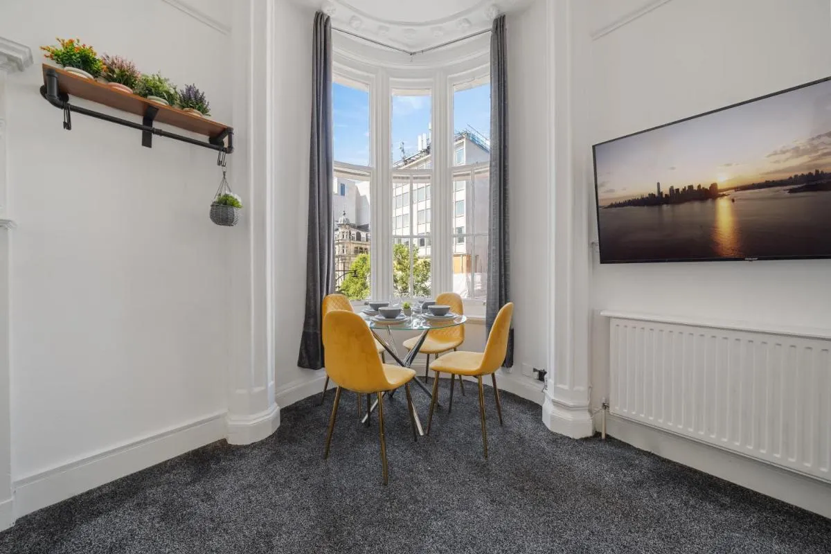 Image 2 of Elegant 3 Bedroom Apartment on Oxford Street Luxury Living in Central London 2GC