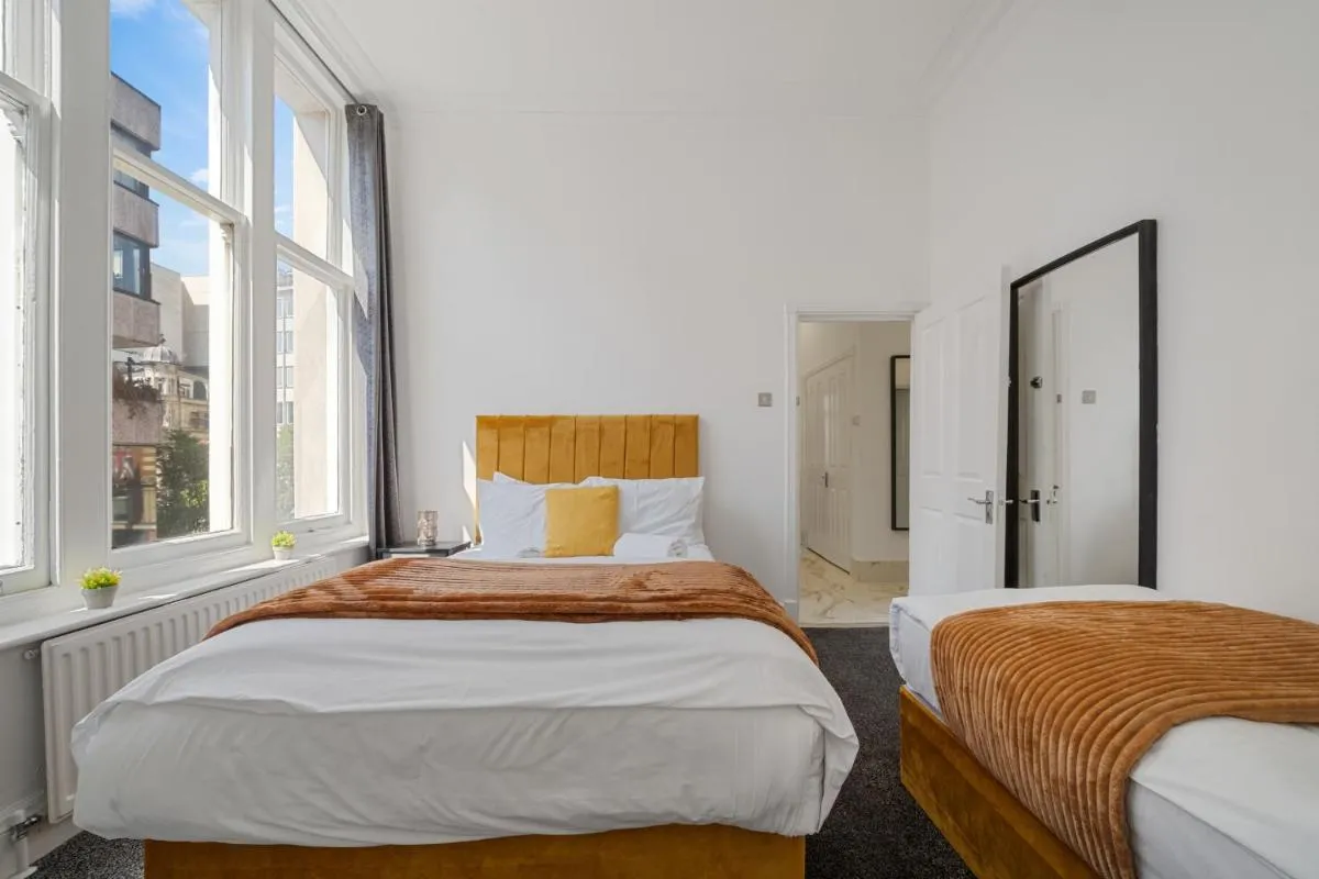 Image 5 of Elegant 3 Bedroom Apartment on Oxford Street Luxury Living in Central London 2GC