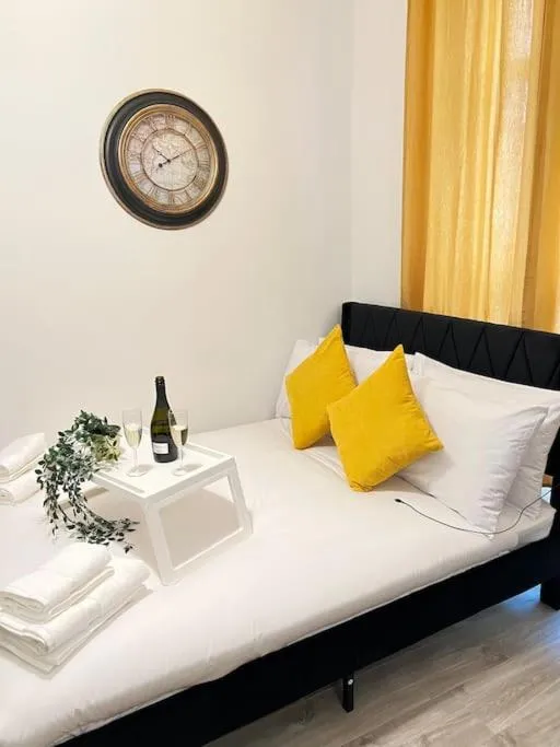 Image 5 of Elegant Apartment in Ealing