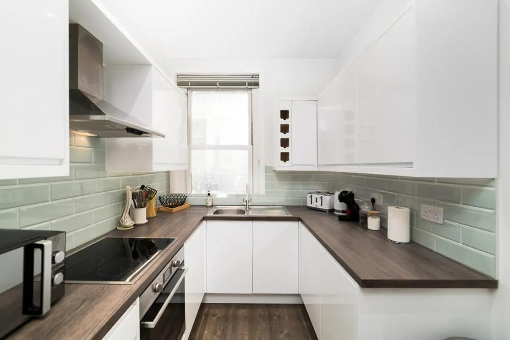 Image 4 of Elegant Apartment in London Steps Away From River Thames