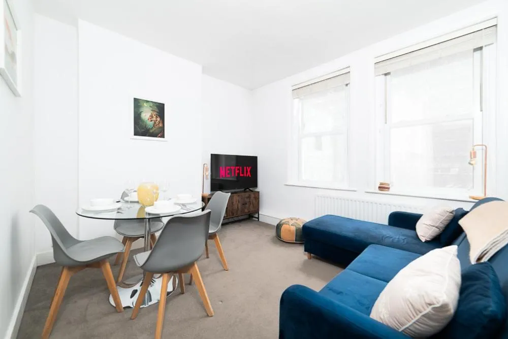 Image 5 of Elegant Apartment in London Steps Away From River Thames