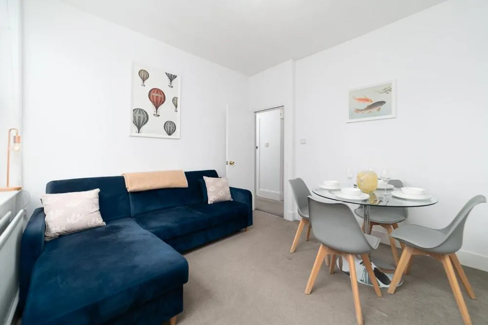 Image 1 of Elegant Apartment in London Steps Away From River Thames