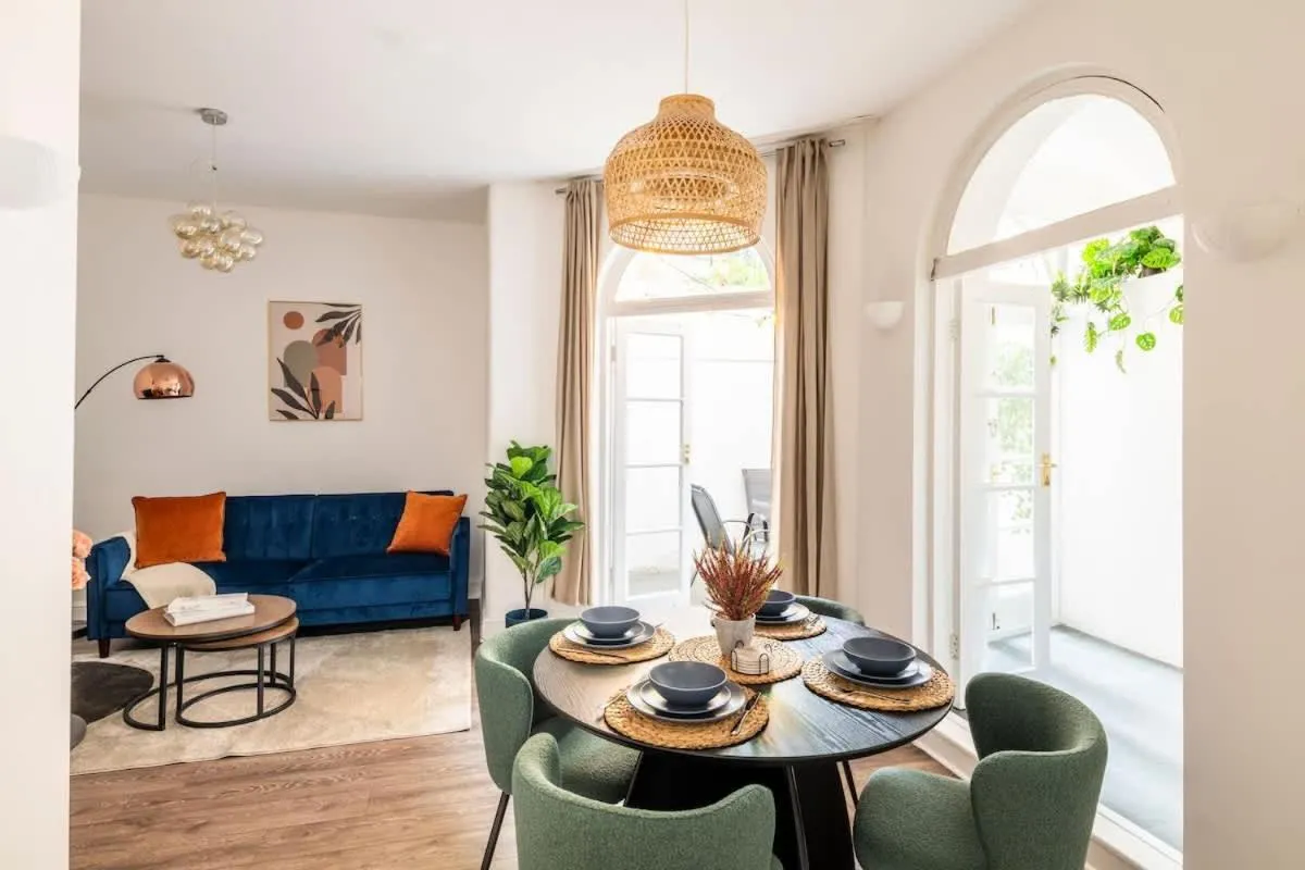 Image 3 of Elegant Chelsea stay with Private patio near Hyde Park