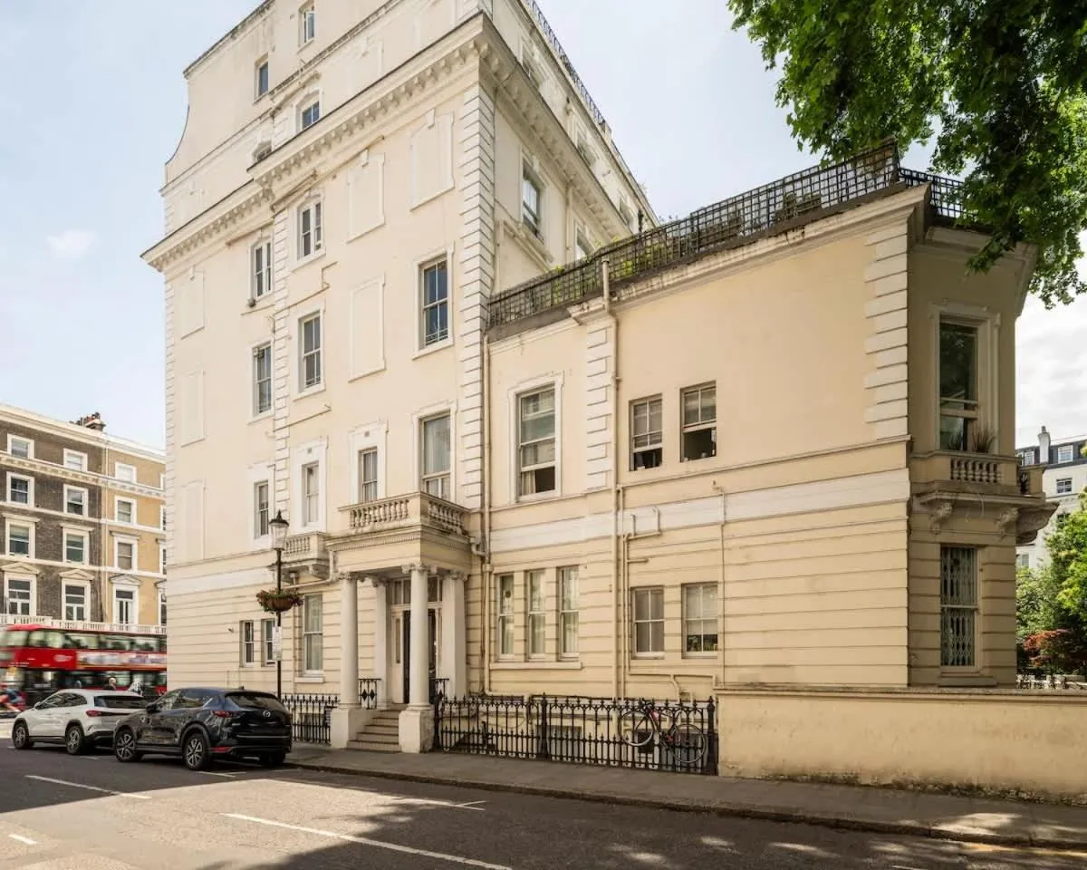 Image 4 of Elegant Chelsea stay with Private patio near Hyde Park