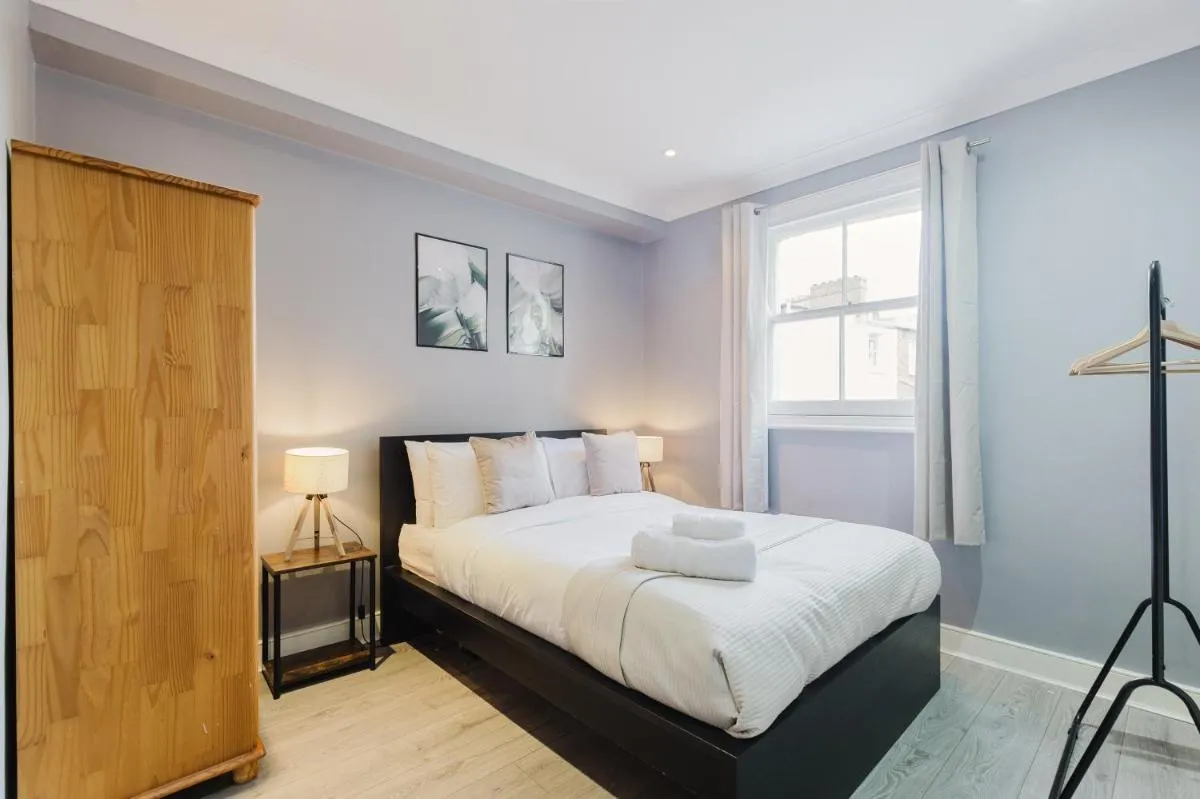 Image 5 of Elegant Fulham & Chelsea 3 Bed House With Roof Terrace & Jacuzzi