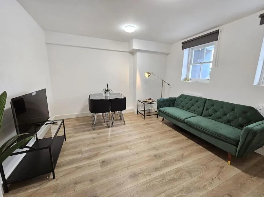Image 5 of Elegant Garden Apartment near Tufnell Park St