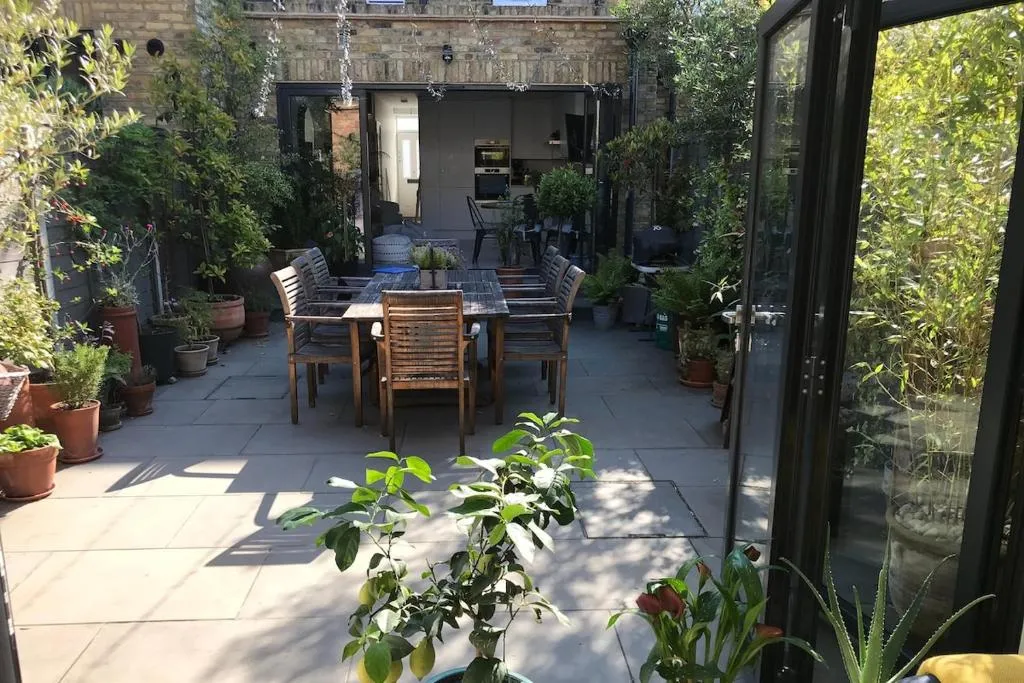 Image 1 of Elegant Garden Flat – Wimbledon