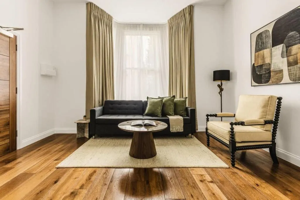 Image 1 of Elegant Kensington Apartment