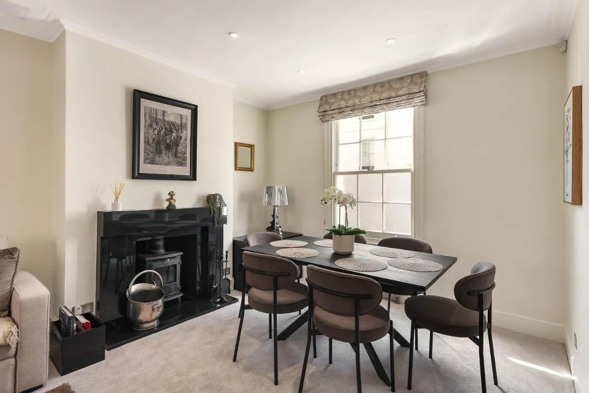 Image 4 of Elegant Knightsbridge Townhouse by Harrods