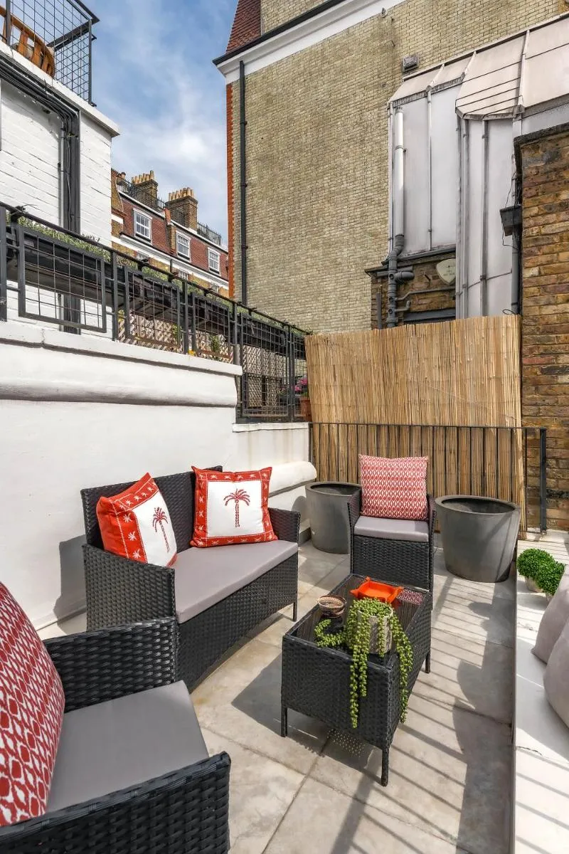 Image 5 of Elegant Knightsbridge Townhouse by Harrods