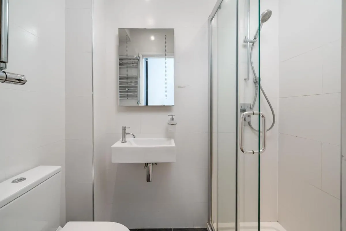 Image 3 of Elegant London Stay – 2BR with Garden in Battersea