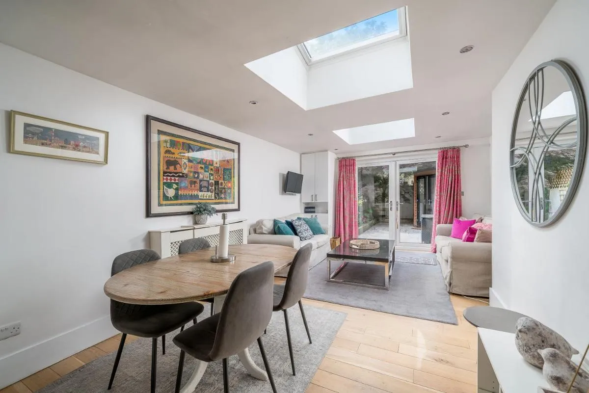 Image 5 of Elegant London Stay – 2BR with Garden in Battersea