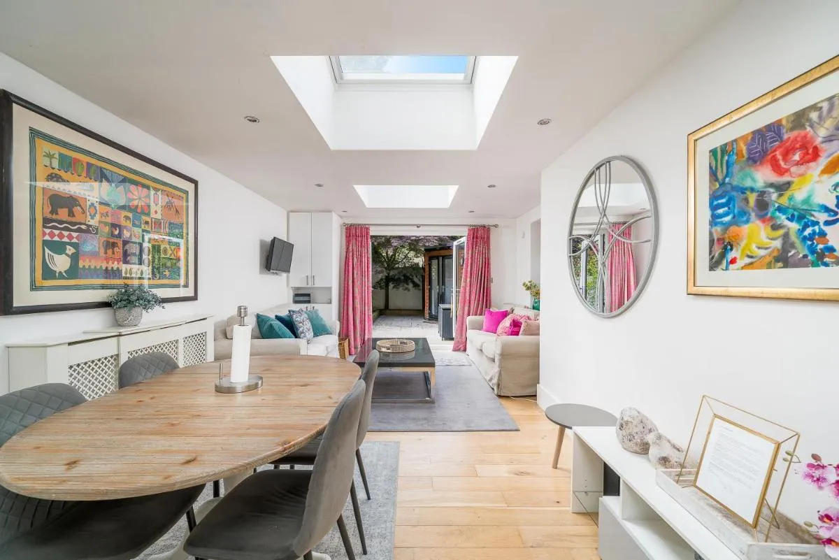 Image 4 of Elegant London Stay – 2BR with Garden in Battersea