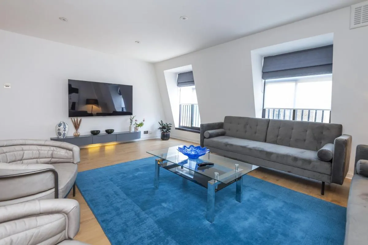 Image 5 of Elegant Mayfair Apartment 5