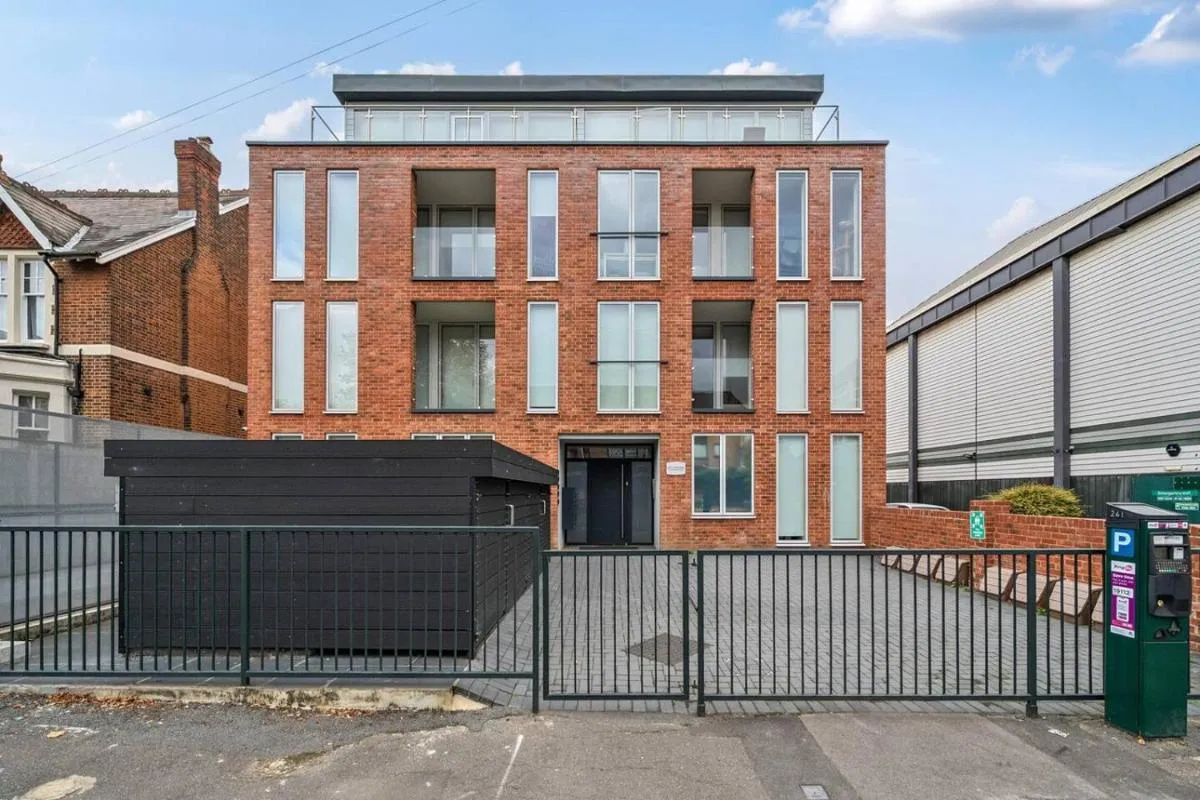 Image 5 of Elegant One Bed Penthouse with Terrace
