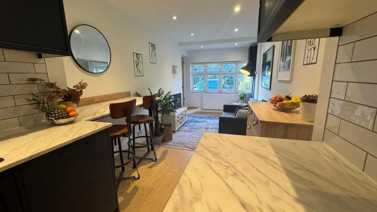 Image 5 of Elegant Studio Retreat in Hampstead – Central London Access