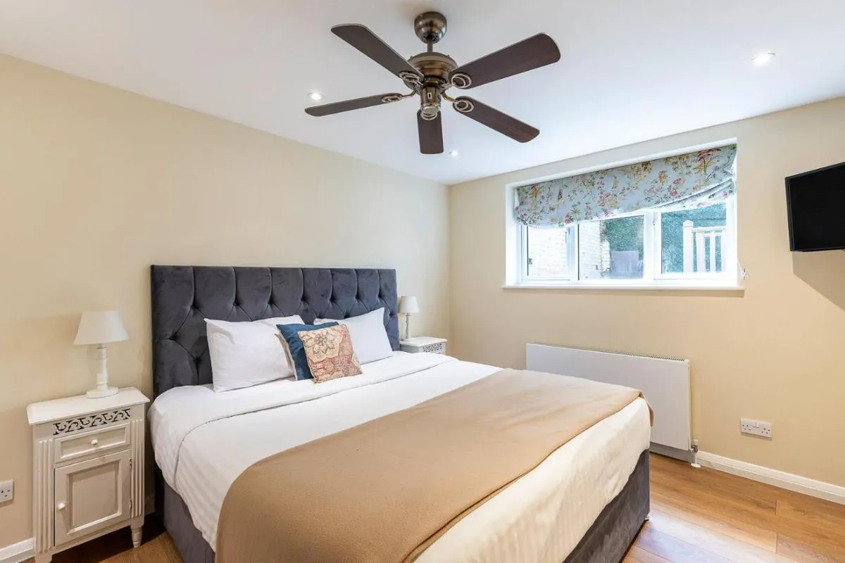 Image 3 of Elegant Two Bedroom Flat in Redcliffe Gardens