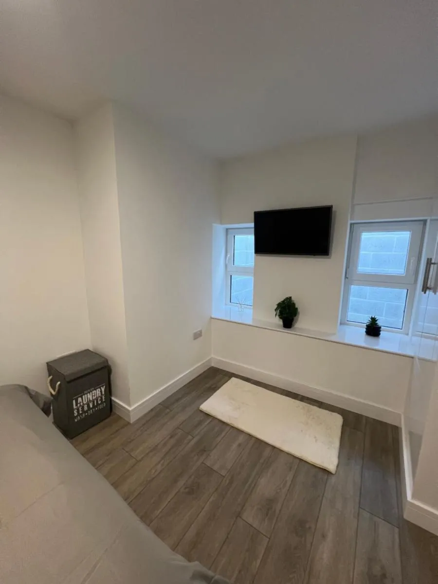 Image 5 of Elegant West Hampstead Stay 3BR
