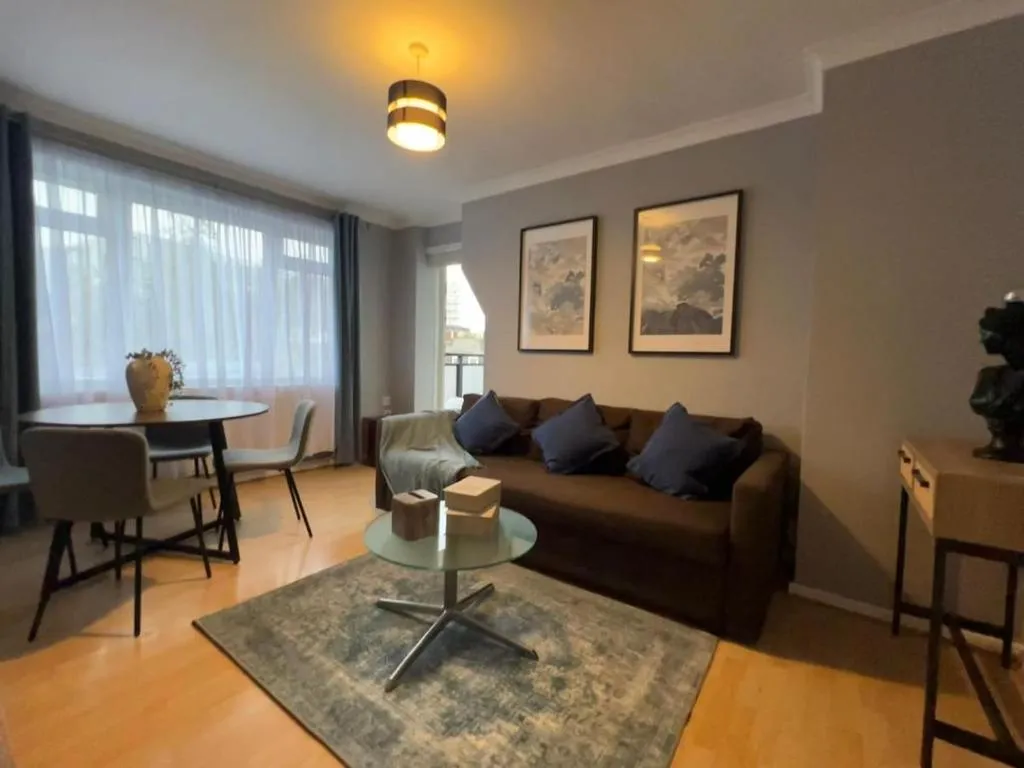 Image 1 of Elegant & Modern Flat in SW London