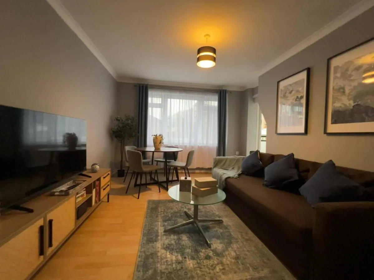 Image 4 of Elegant & Modern Flat in SW London