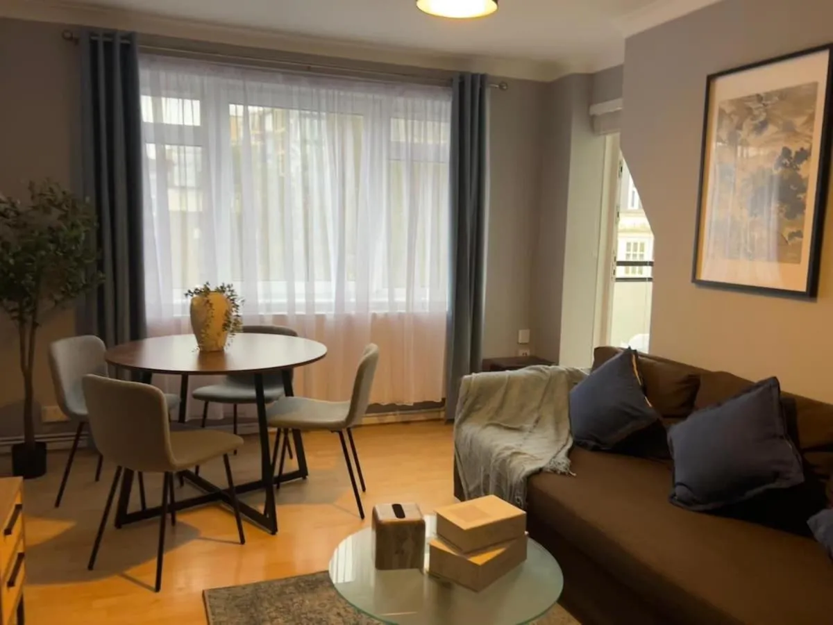 Image 3 of Elegant & Modern Flat in SW London