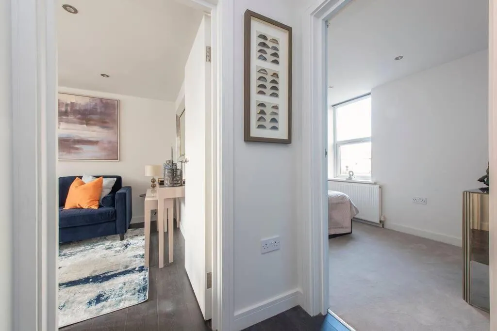 Image 5 of Elevated Elegance 1BR 1BA Flat in Wellmeadow Rd 65B