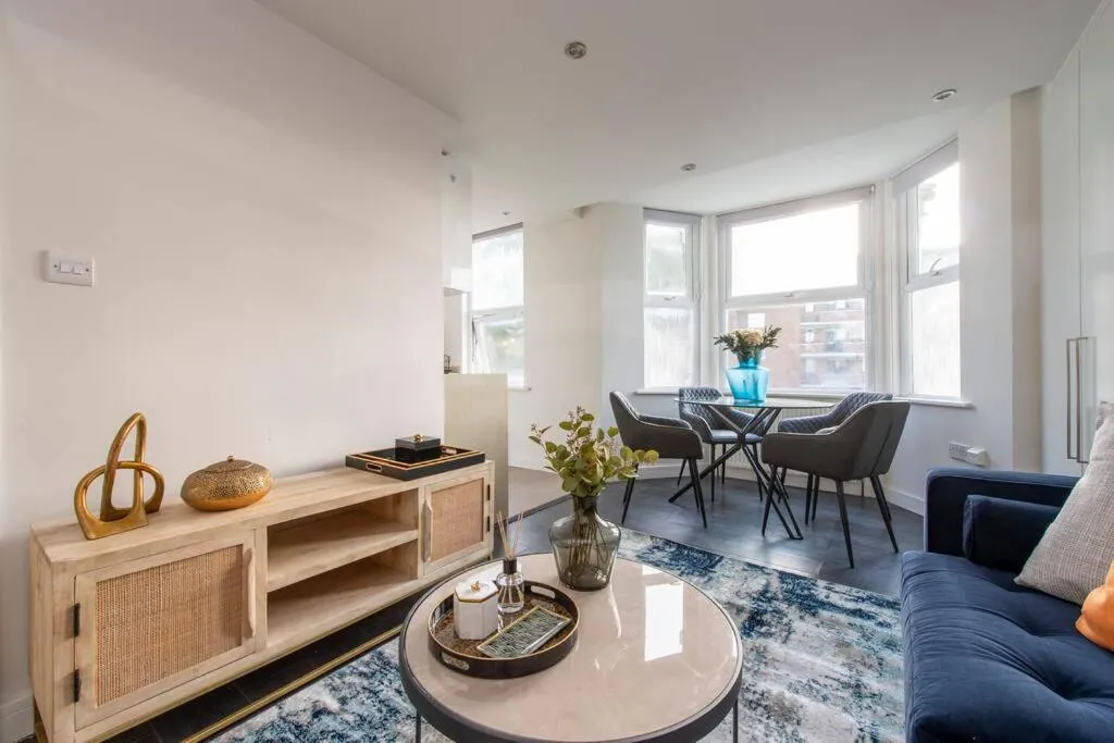 Image 3 of Elevated Elegance 1BR 1BA Flat in Wellmeadow Rd 65B