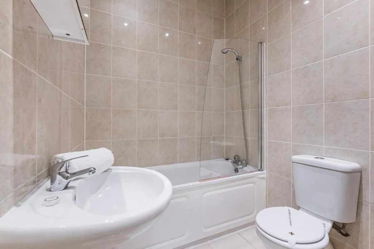 Image 3 of Elicia’s South Kensington Apartment