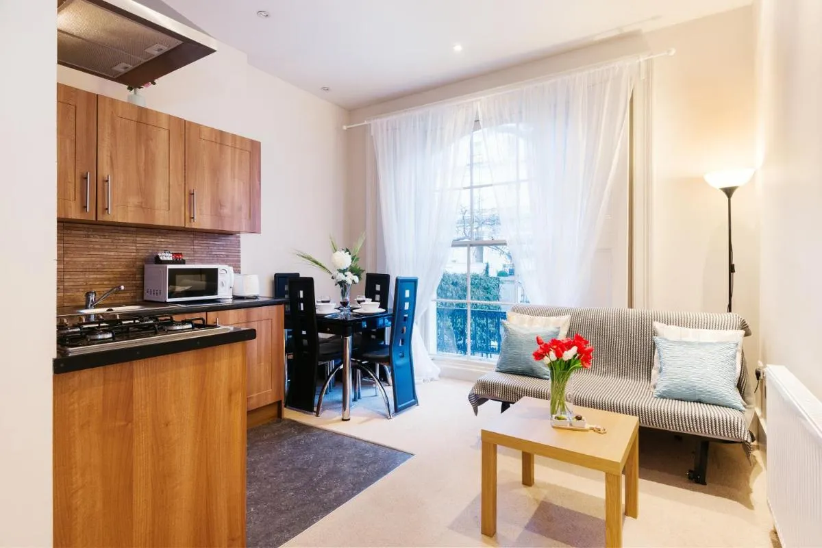 Image 4 of Elicia’s South Kensington Apartment